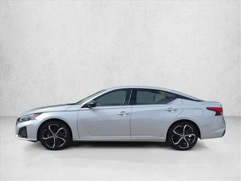 Used 2024 Nissan Altima 2.5 SR FWD image 8