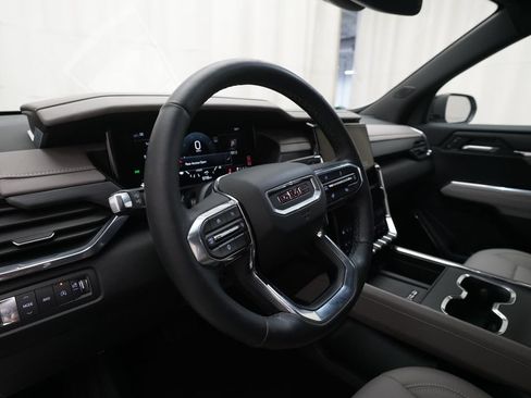 Used 2025 GMC Acadia Elevation w/ Elevation Premium Package AWD/4WD image 8