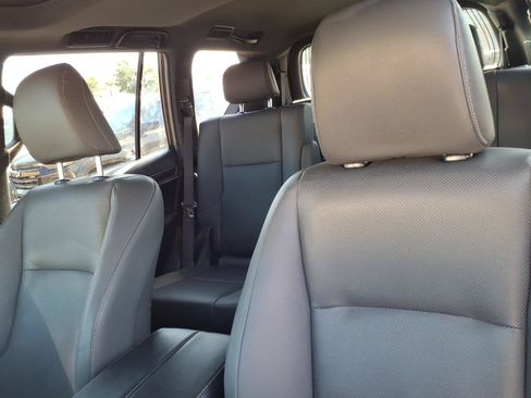 Used 2023 Lexus GX 460 Premium w/ Accessory Package AWD/4WD image 15