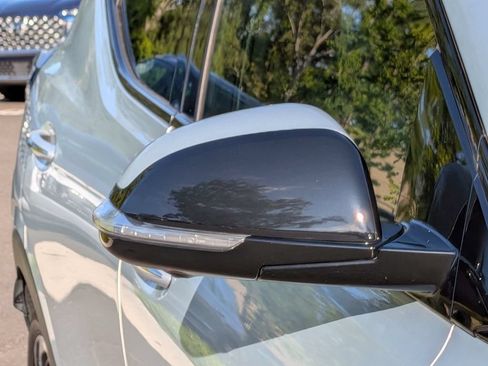 Used 2023 Chevrolet Bolt EUV Premier FWD image 11