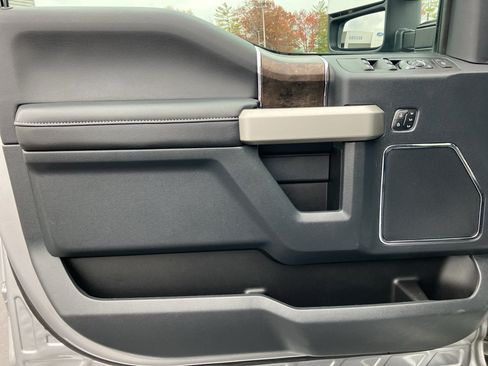 Used 2022 Ford F250 Lariat w/ Chrome Package image 17