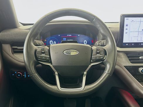 Used 2025 Ford Explorer Platinum w/ LUX Leather Package image 18