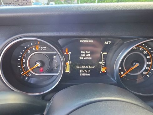 Used 2018 Jeep Wrangler Unlimited Sahara AWD/4WD image 17
