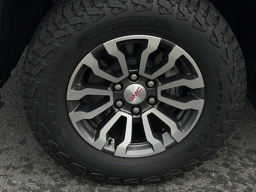 Used 2023 GMC Sierra 1500 AT4 w/ AT4 Premium Package AWD/4WD image 9
