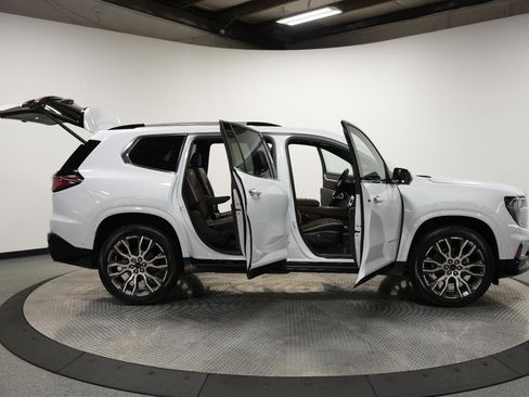 New 2026 GMC Acadia Denali Ultimate w/ LPO, Floor Liner Package image 10