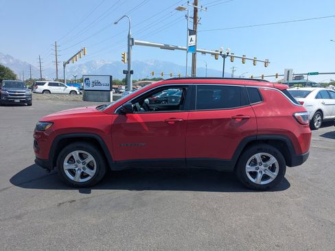 Used 2024 Jeep Compass Latitude AWD/4WD image 7