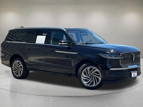 Certified 2025 Lincoln Navigator L Reserve AWD/4WD image 1