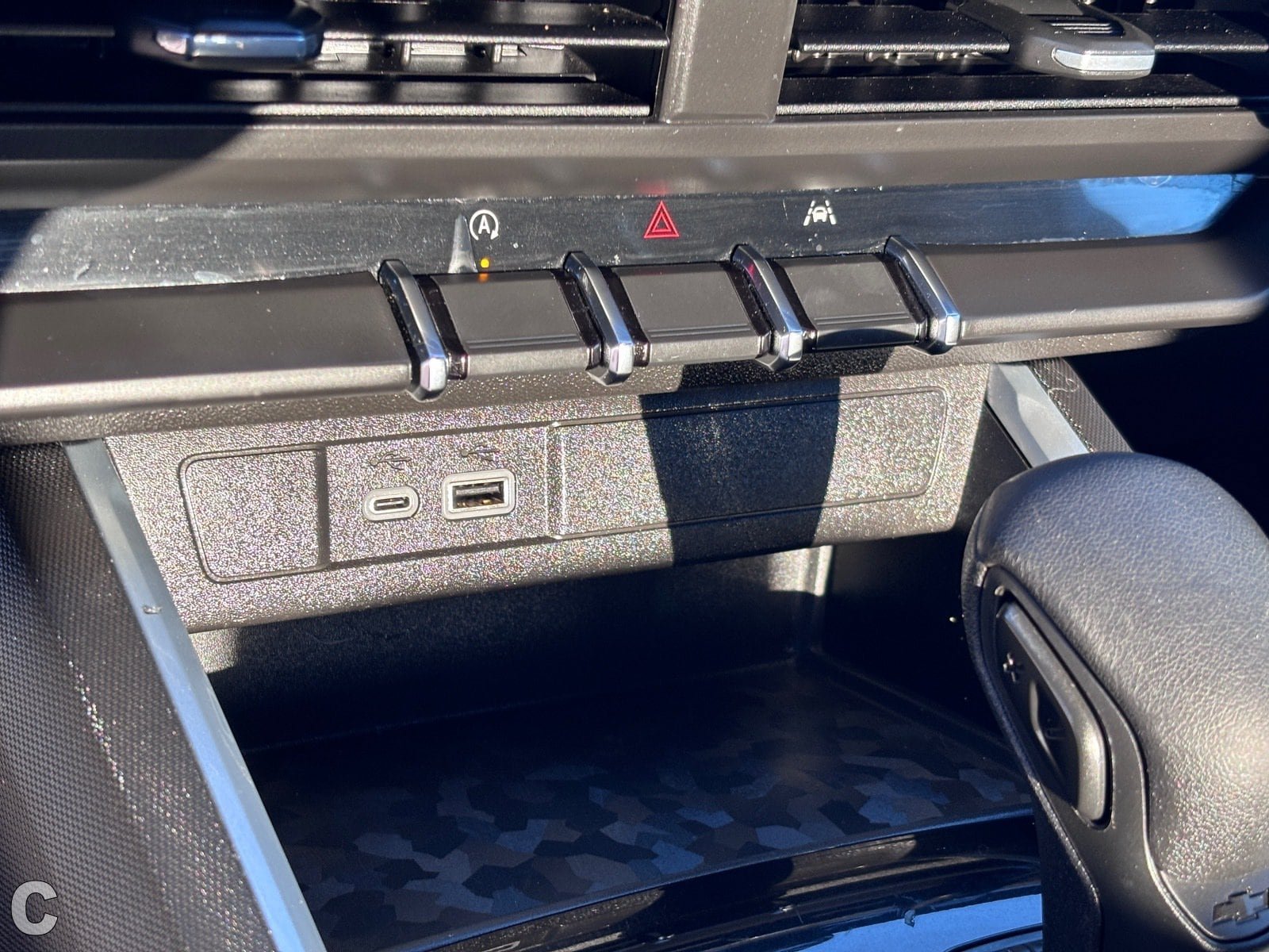 Certified 2025 Chevrolet Colorado Trail Boss AWD/4WD image 28