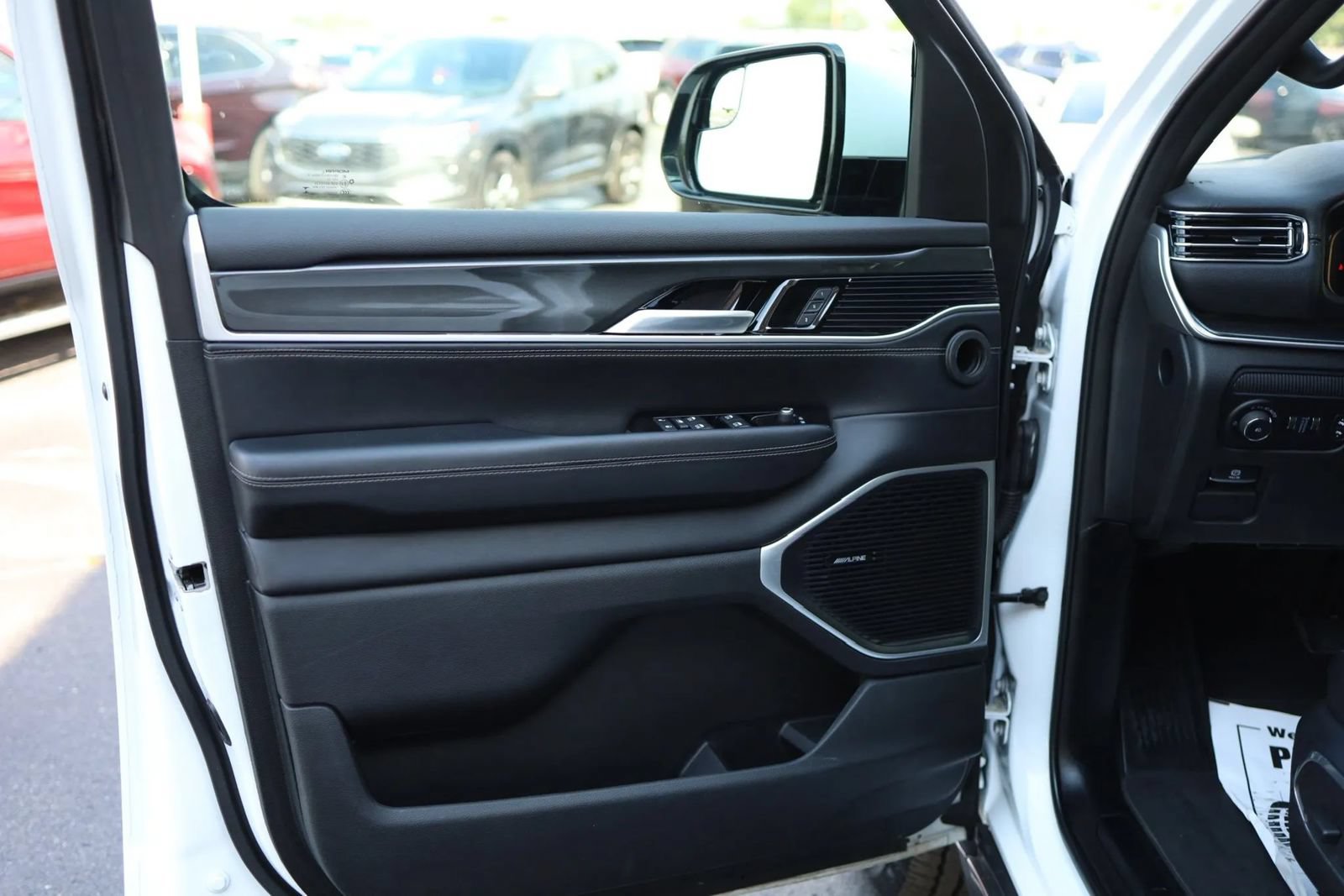 Used 2022 Jeep Wagoneer Series I w/ Convenience Group I AWD/4WD image 9