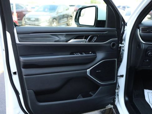 Used 2022 Jeep Wagoneer Series I w/ Convenience Group I AWD/4WD image 9