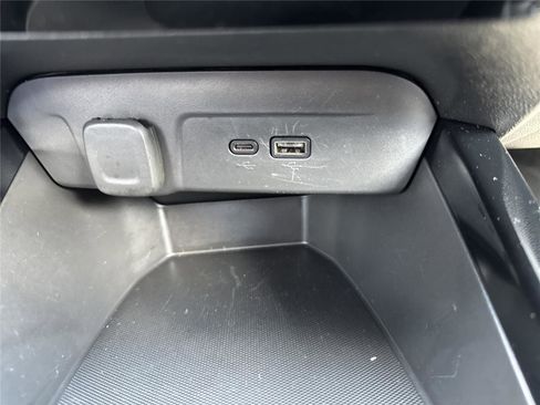 Used 2025 Chevrolet Trax LT w/ LT Convenience Package FWD image 26