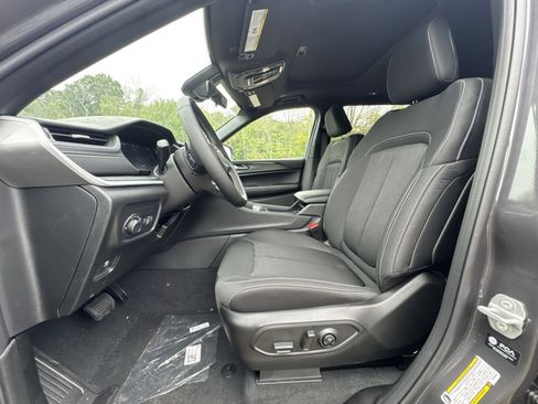 New 2025 Jeep Grand Cherokee L Laredo w/ Luxury Tech Group I image 13