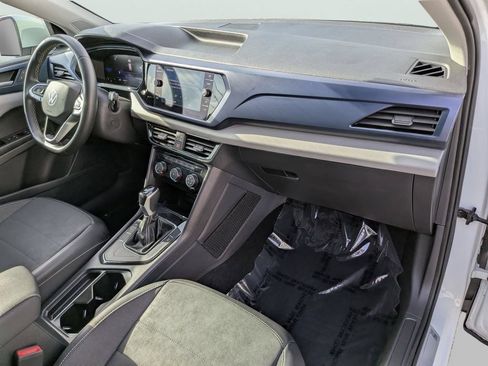 Certified 2023 Volkswagen Taos SE FWD image 11