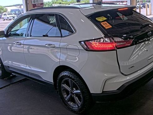 Used 2022 Ford Edge SEL w/ Sport Appearance Package AWD/4WD image 3