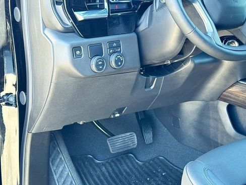 Used 2025 Chevrolet Silverado 1500 LT w/ Leather Package image 17