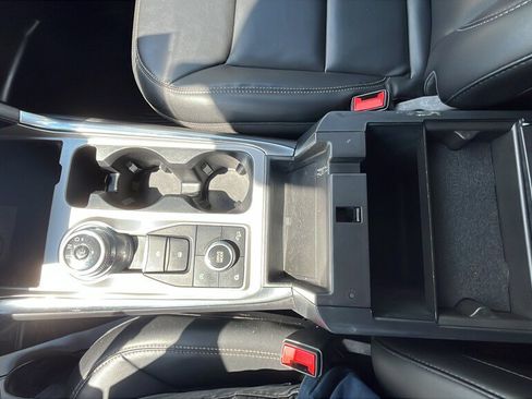 Used 2021 Ford Explorer XLT w/ Equipment Group 202A AWD/4WD image 13
