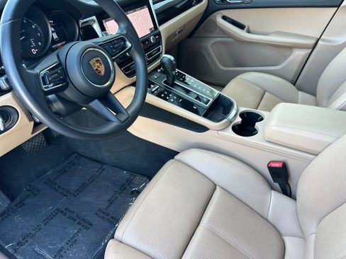 Certified 2023 Porsche Macan AWD/4WD image 4