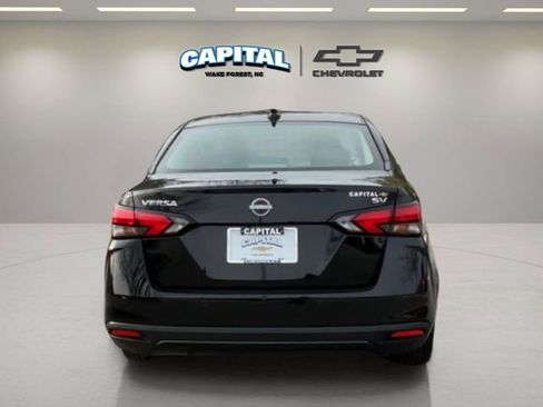 Used 2023 Nissan Versa SV image 4
