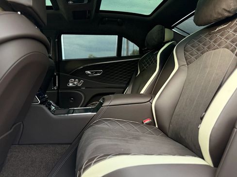 Used 2024 Bentley Flying Spur W12 image 19
