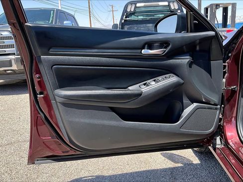 Used 2024 Nissan Altima 2.5 SV FWD image 21
