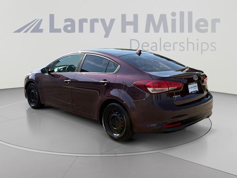 Used 2018 Kia Forte LX FWD image 3