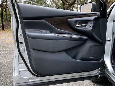 Used 2019 Nissan Murano Platinum image 17