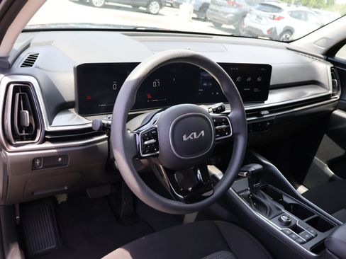 Used 2024 Kia Sorento LX FWD image 27