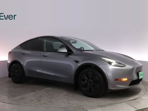 Used 2024 Tesla Model Y Long Range RWD image 14