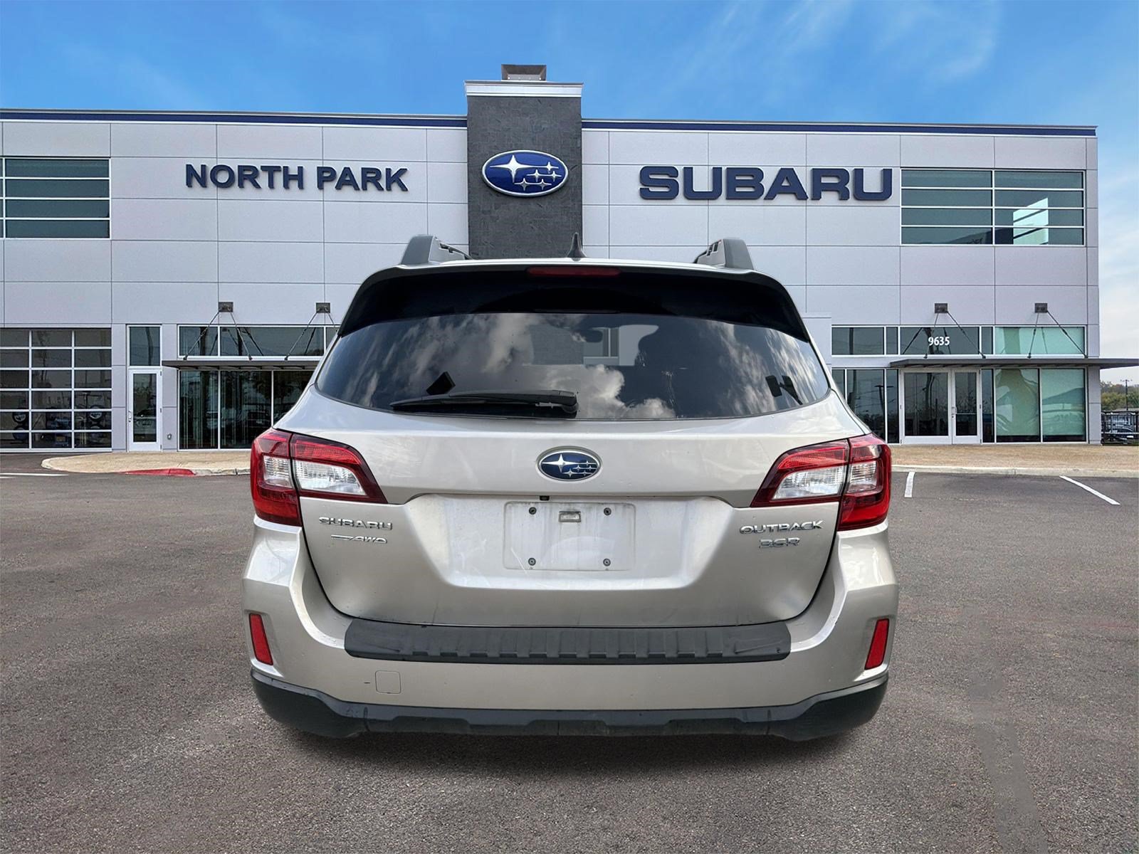 Used 2016 Subaru Outback 3.6R Limited AWD/4WD image 4