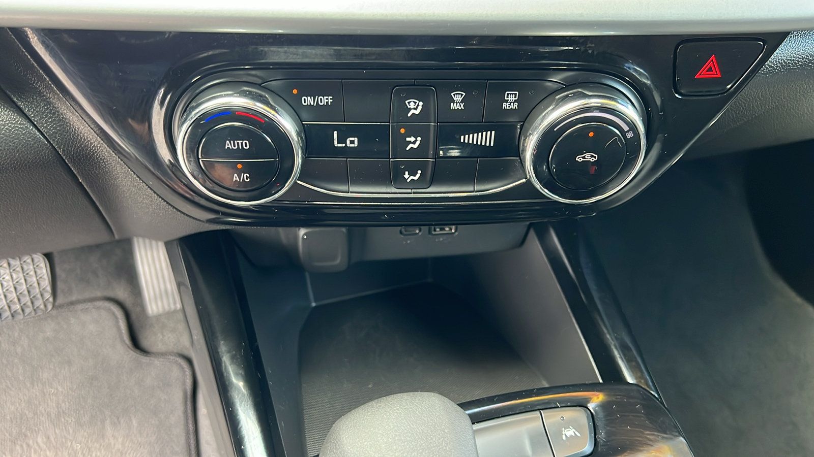 Certified 2025 Chevrolet Trax LT FWD image 21