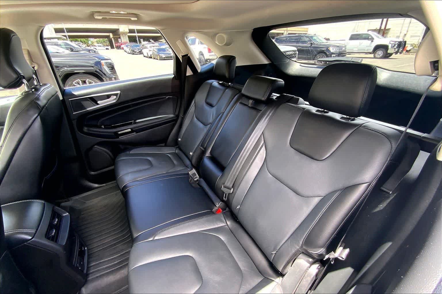 Used 2018 Ford Edge Titanium w/ Equipment Group 301A FWD image 29