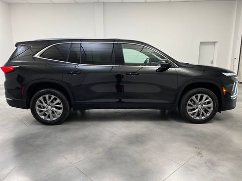 Used 2025 Buick Enclave Preferred AWD/4WD image 10