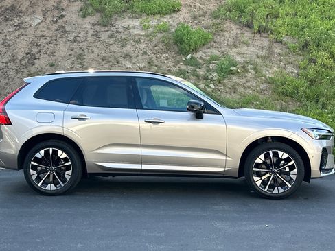 New 2026 Volvo XC60 B5 Plus AWD/4WD image 3