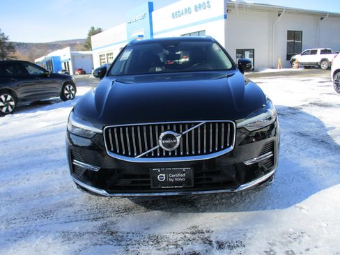 Certified 2023 Volvo XC60 B5 Plus image 2