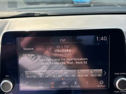 Used 2024 Nissan Rogue SV image 18