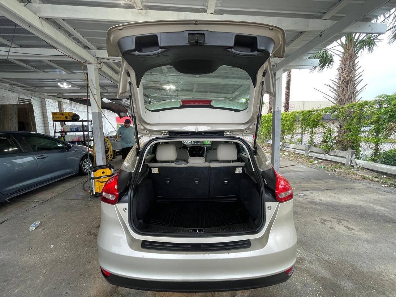 Used 2018 Ford Focus SE FWD image 11