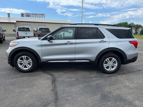 Used 2023 Ford Explorer XLT w/ Equipment Group 202A image 3