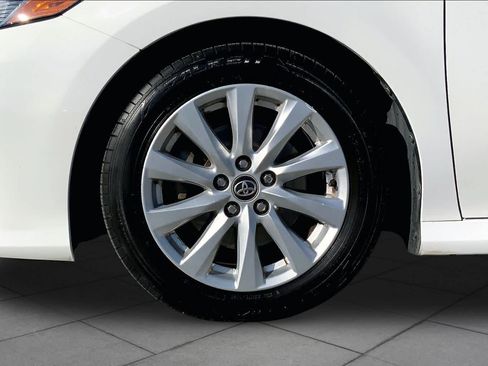 Used 2020 Toyota Camry LE FWD image 11