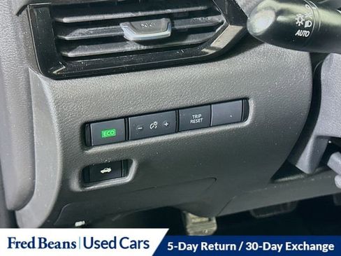 Used 2022 Nissan Sentra SV FWD image 12