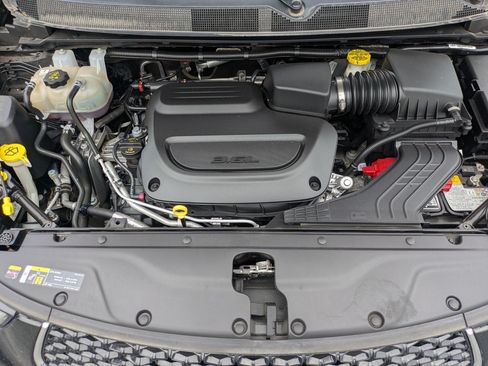 Used 2024 Chrysler Pacifica Touring-L FWD image 35