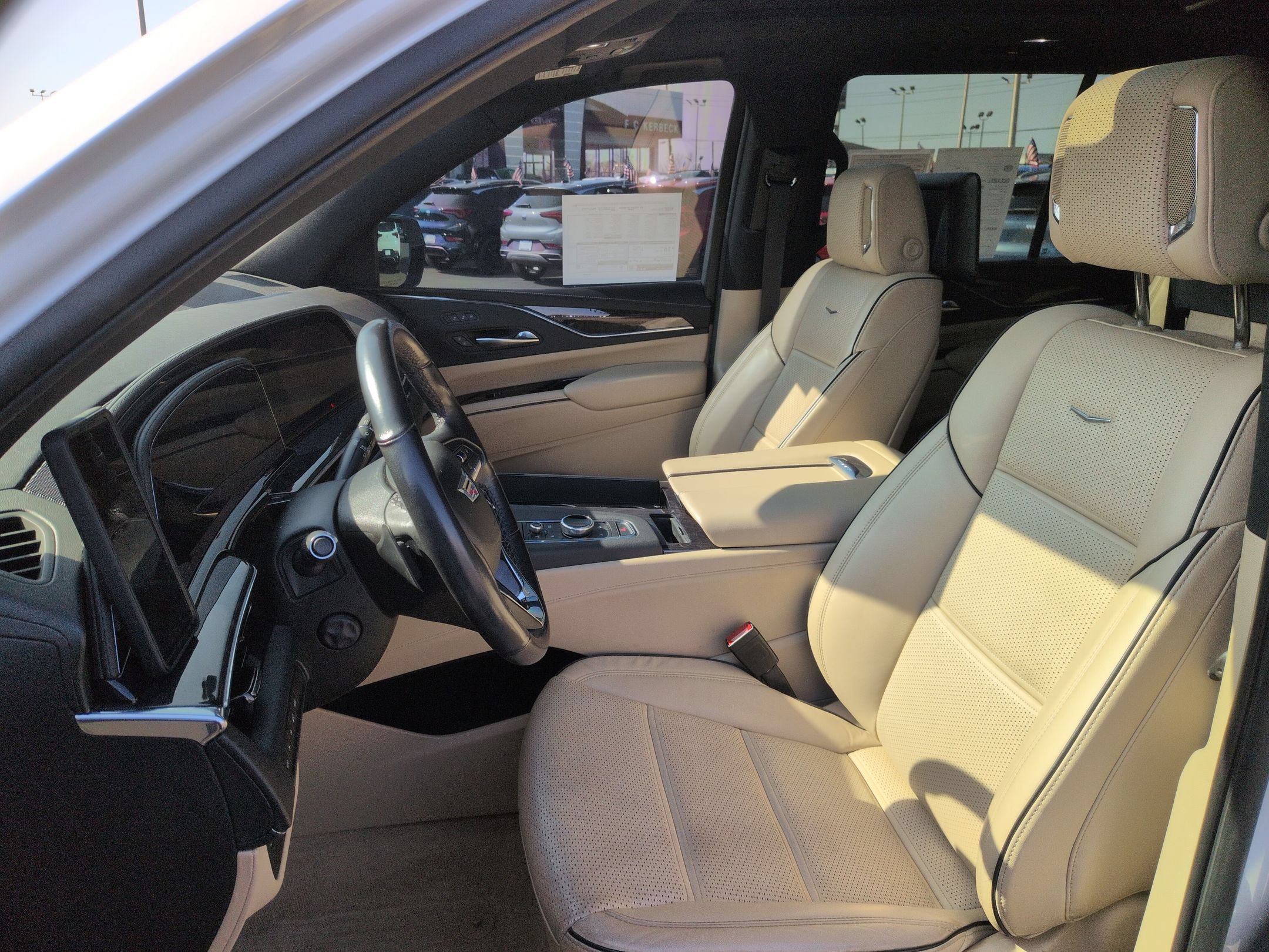 Certified 2021 Cadillac Escalade Premium Luxury AWD/4WD image 20