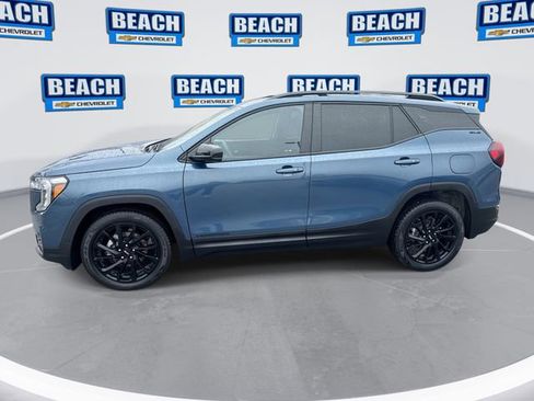 Used 2024 GMC Terrain SLE w/ Driver Convenience Package FWD image 5