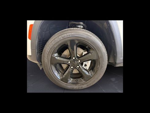 Used 2024 Jeep Grand Cherokee L Laredo AWD/4WD image 10