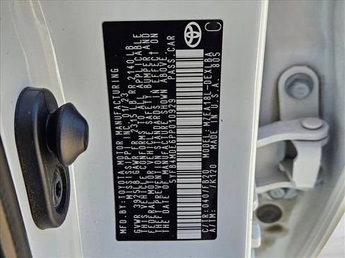 Used 2023 Toyota Corolla LE image 24