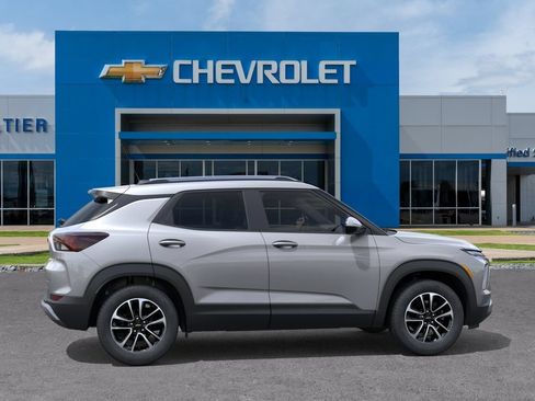 New 2026 Chevrolet TrailBlazer LT w/ LT Cold Weather Package FWD image 5