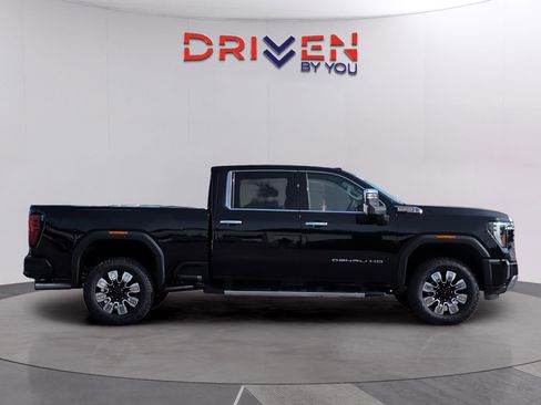 New 2026 GMC Sierra 2500 Denali w/ Denali Reserve Package image 6
