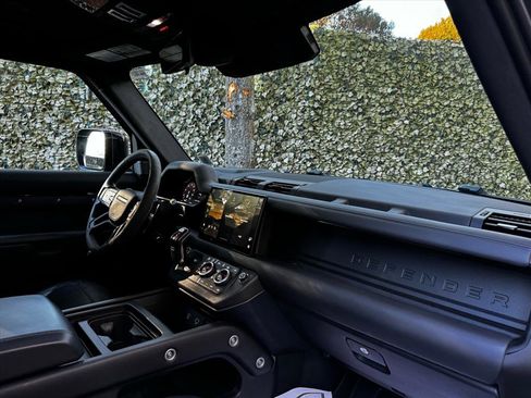 Used 2023 Land Rover Defender 110 V8 image 27