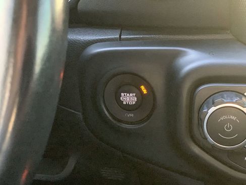 Used 2021 Jeep Wrangler Unlimited Sahara AWD/4WD image 15