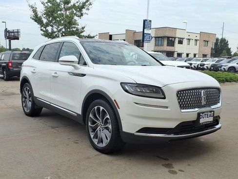 Used 2022 Lincoln Nautilus Reserve AWD/4WD image 3
