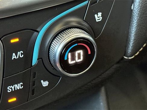 Used 2022 Chevrolet Traverse Premier w/ LPO, Floor Liner Package image 31